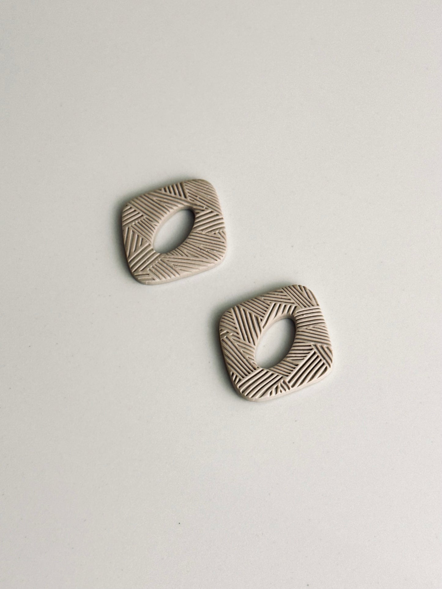 Rhombus Linear